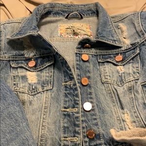 Cropped blue  jean jacket long sleeves